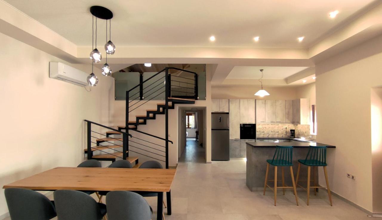 Olive Stonehouses - Alkistis *